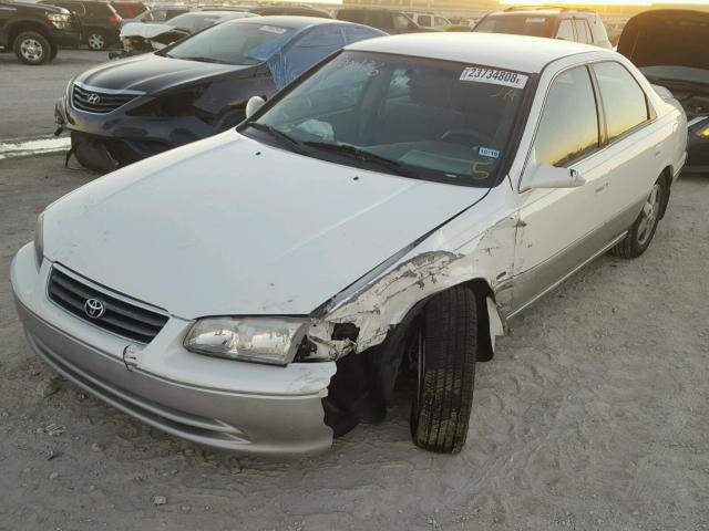 JT2BG22K810585094 - 2001 TOYOTA CAMRY CE WHITE photo 2