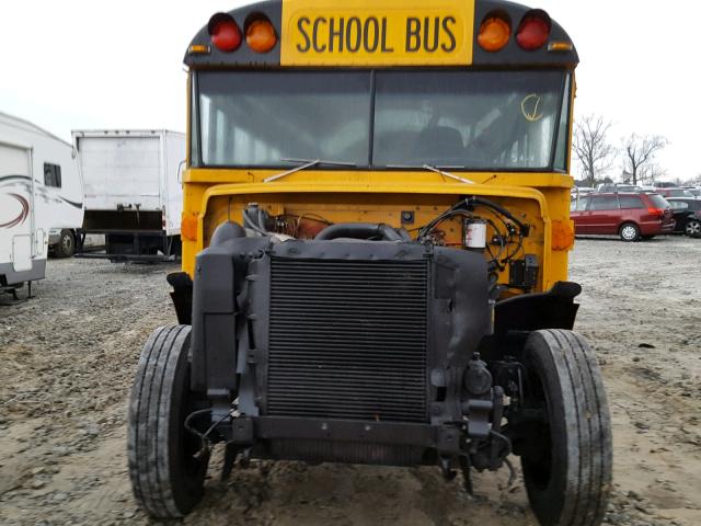 4UZ6CJAAXWC914502 - 1998 FREIGHTLINER CHASSIS FS YELLOW photo 9