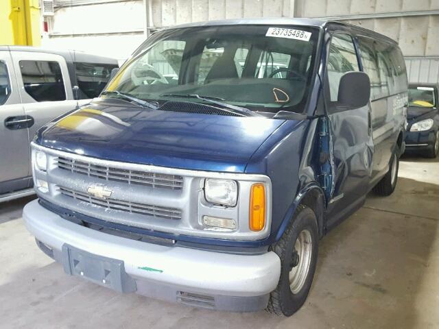 1GNFG15M821187760 - 2002 CHEVROLET EXPRESS G1 BLUE photo 2