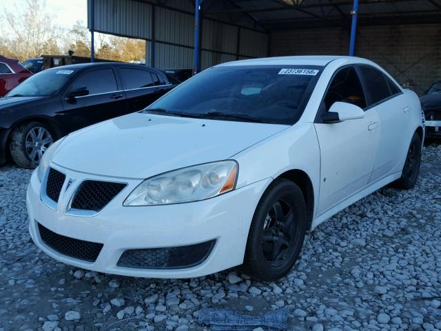 1G2ZA5E02A4110556 - 2010 PONTIAC G6 WHITE photo 2