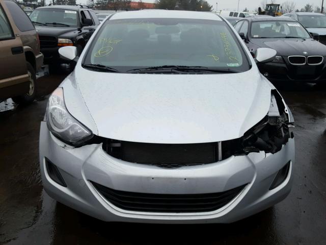 5NPDH4AE2BH037858 - 2011 HYUNDAI ELANTRA GL SILVER photo 9