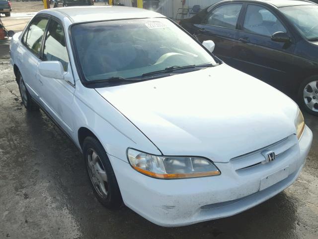 1HGCG6652XA038687 - 1999 HONDA ACCORD LX WHITE photo 1