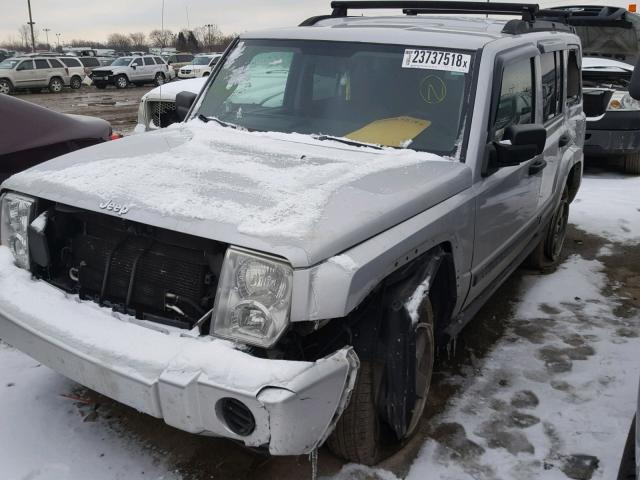 1J8HG48K76C151784 - 2006 JEEP COMMANDER SILVER photo 2