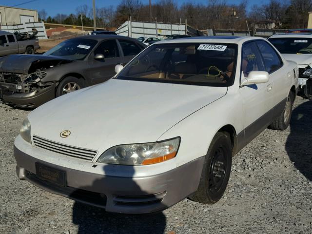 JT8VK13T8P0230485 - 1993 LEXUS ES 300 WHITE photo 2