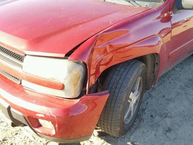 1GNDT13S552228266 - 2005 CHEVROLET TRAILBLAZE RED photo 9