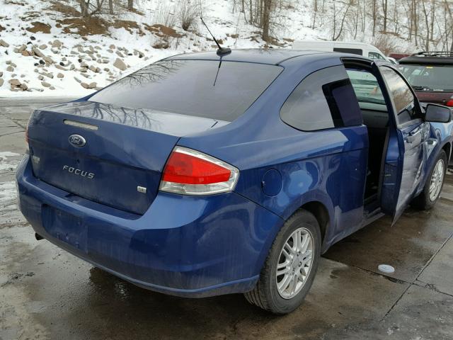 1FAHP33N18W261577 - 2008 FORD FOCUS SE BLUE photo 4