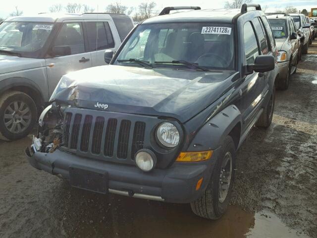 1J4GL38K25W512760 - 2005 JEEP LIBERTY RE GREEN photo 2