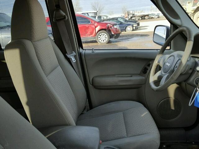 1J4GL38K25W512760 - 2005 JEEP LIBERTY RE GREEN photo 5