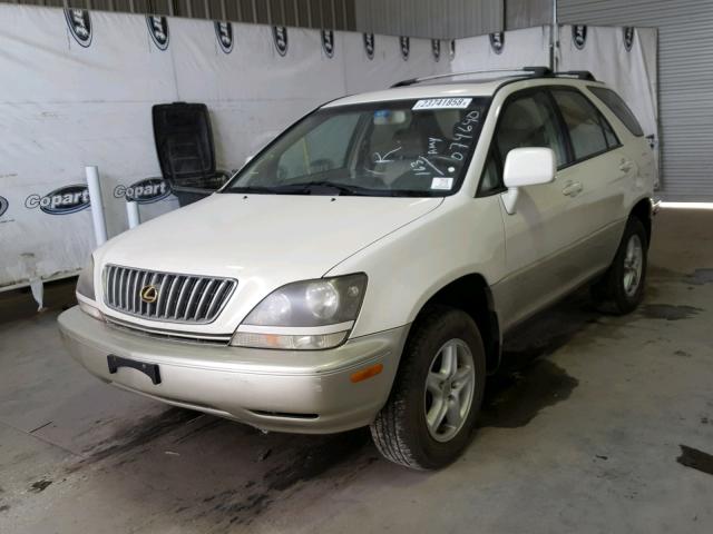 JT6GF10U7Y0074640 - 2000 LEXUS RX 300 WHITE photo 2