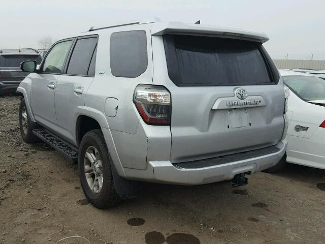 JTEZU5JR3F5102311 - 2015 TOYOTA 4RUNNER SR SILVER photo 3