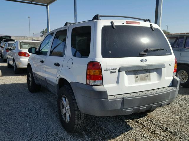 1FMYU03165KD62854 - 2005 FORD ESCAPE XLT WHITE photo 3