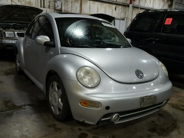 3VWCP21C71M476173 - 2001 VOLKSWAGEN NEW BEETLE 银色 照片 1