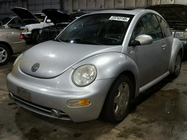 3VWCP21C71M476173 - 2001 VOLKSWAGEN NEW BEETLE 银色 照片 2