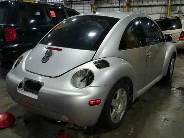 3VWCP21C71M476173 - 2001 VOLKSWAGEN NEW BEETLE 银色 照片 4