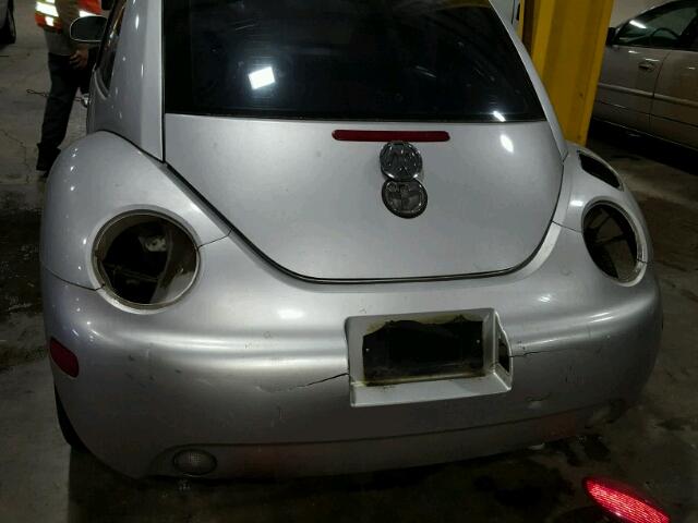 3VWCP21C71M476173 - 2001 VOLKSWAGEN NEW BEETLE 银色 照片 9