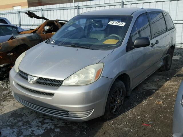 5TDZA29CX4S122610 - 2004 TOYOTA SIENNA CE SILVER photo 2