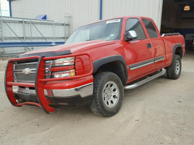 1GCEK19Z07Z117834 - 2007 CHEVROLET SILVERADO RED photo 2