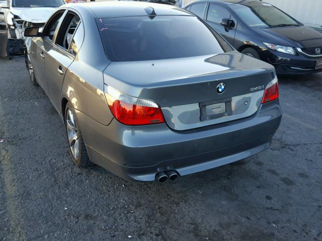 WBANB33515CN65529 - 2005 BMW 545 I GRAY photo 3