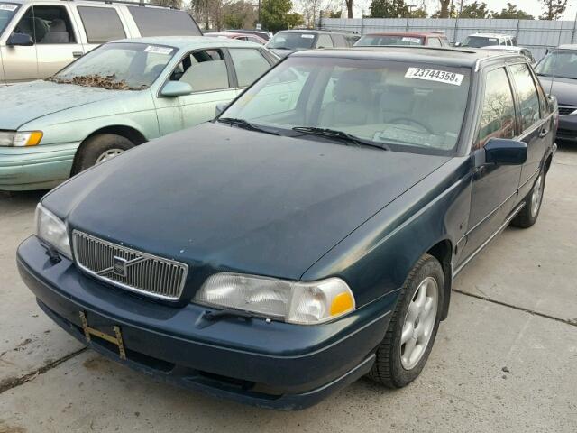 YV1LS5577W1532580 - 1998 VOLVO S70 GREEN photo 2