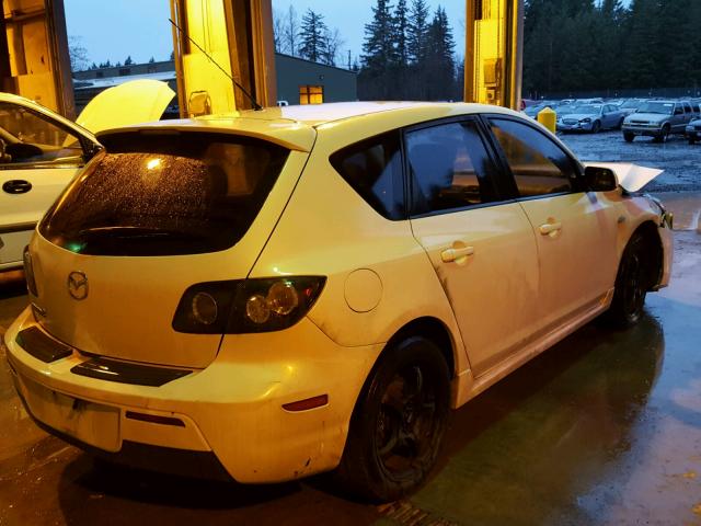 JM1BK143871638711 - 2007 MAZDA 3 HATCHBAC WHITE photo 4