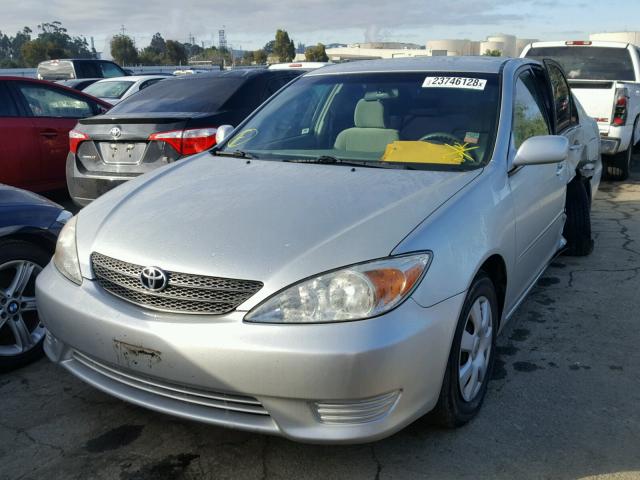 JTDBE32K420026324 - 2002 TOYOTA CAMRY LE GRAY photo 2