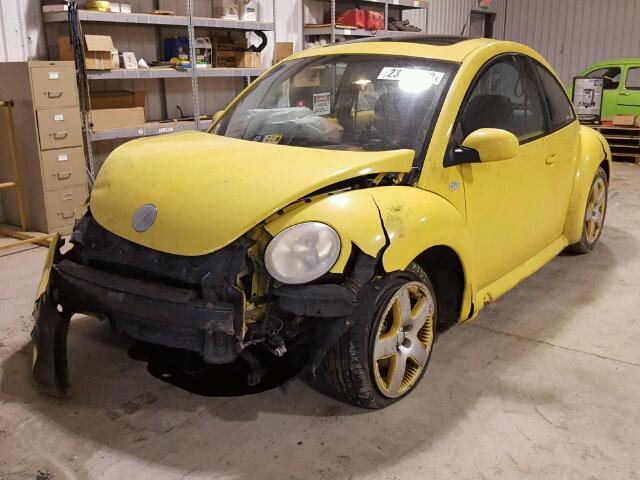 3VWCD21C72M458136 - 2002 VOLKSWAGEN NEW BEETLE YELLOW photo 2