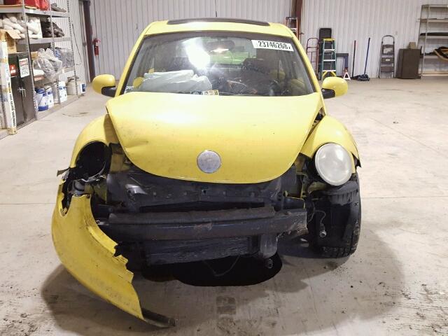 3VWCD21C72M458136 - 2002 VOLKSWAGEN NEW BEETLE 黄色 照片 9