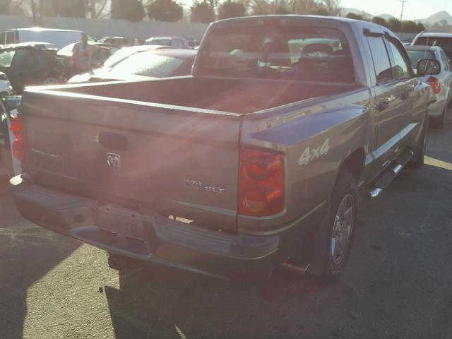 1D7HW48N35S136469 - 2005 DODGE DAKOTA QUA GRAY photo 4