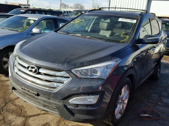 5XYZUDLA2DG112869 - 2013 HYUNDAI SANTA FE S GRAY photo 2