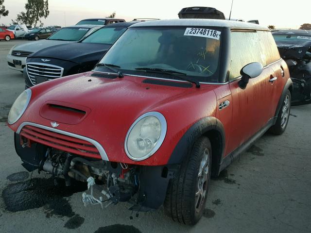 WMWRE33506TN25002 - 2006 MINI COOPER S RED photo 2