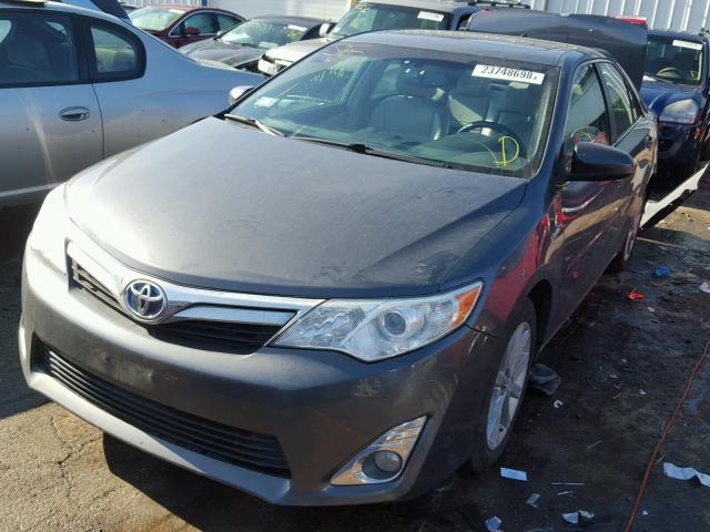 4T1BD1FK9EU116224 - 2014 TOYOTA CAMRY HYBR GRAY photo 2