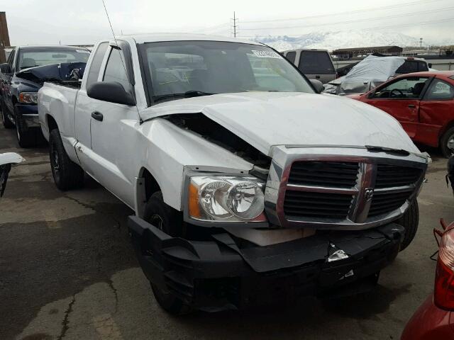 1D7HE22K05S262004 - 2005 DODGE DAKOTA ST WHITE photo 1