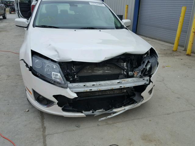 3FADP0L36CR437403 - 2012 FORD FUSION HYB WHITE photo 9