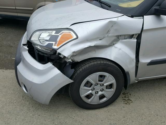 KNDJT2A16B7311473 - 2011 KIA SOUL SILVER photo 9