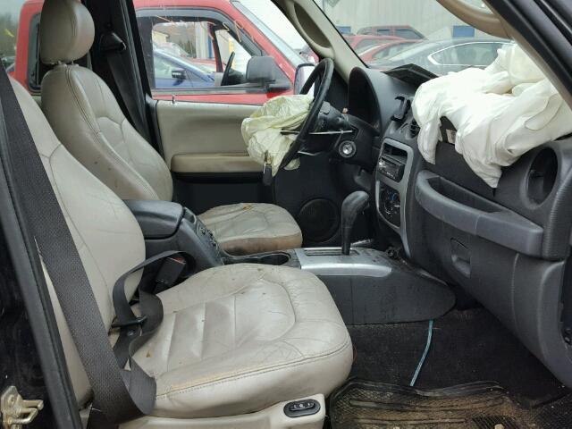 1J4GL58K44W121944 - 2004 JEEP LIBERTY LI BLACK photo 5