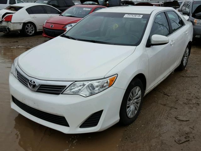 4T4BF1FK1ER395362 - 2014 TOYOTA CAMRY L WHITE photo 2