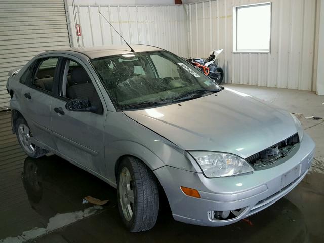 1FAHP34N06W178024 - 2006 FORD FOCUS ZX4 SILVER photo 1