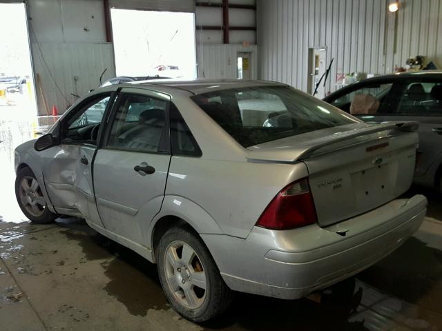 1FAHP34N06W178024 - 2006 FORD FOCUS ZX4 SILVER photo 3