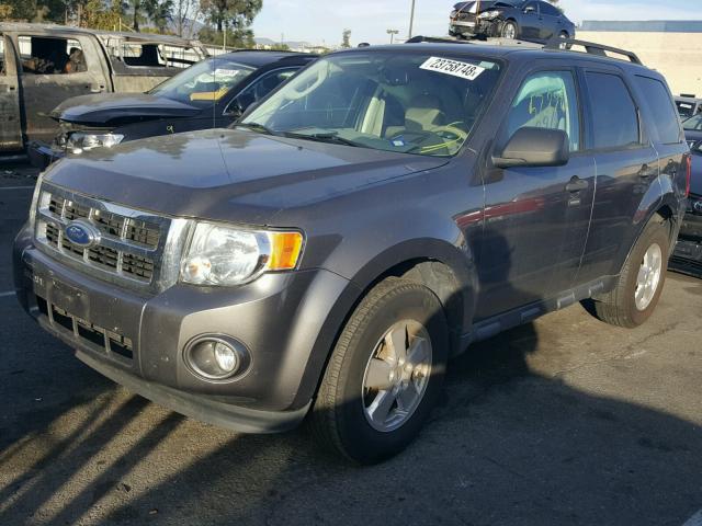 1FMCU0DG4BKB82538 - 2011 FORD ESCAPE XLT GRAY photo 2