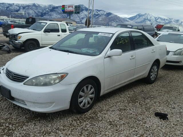 4T1BE32K85U536359 - 2005 TOYOTA CAMRY LE WHITE photo 2