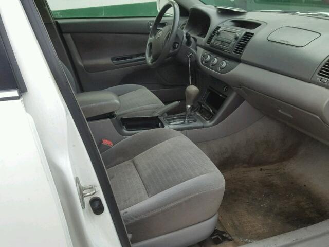 4T1BE32K85U536359 - 2005 TOYOTA CAMRY LE WHITE photo 5