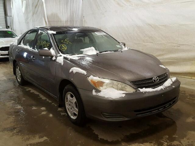 4T1BF32K02U520438 - 2002 TOYOTA CAMRY LE GRAY photo 1