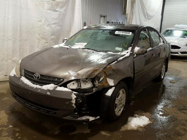 4T1BF32K02U520438 - 2002 TOYOTA CAMRY LE GRAY photo 2