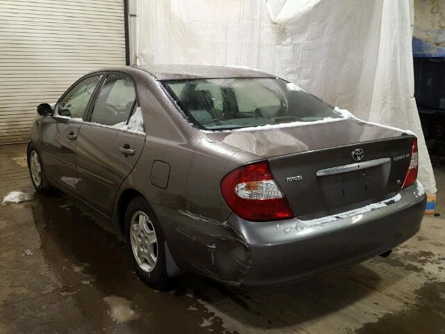4T1BF32K02U520438 - 2002 TOYOTA CAMRY LE GRAY photo 3