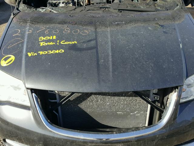 2A4RR8DG2BR703010 - 2011 CHRYSLER TOWN & COU GRAY photo 7