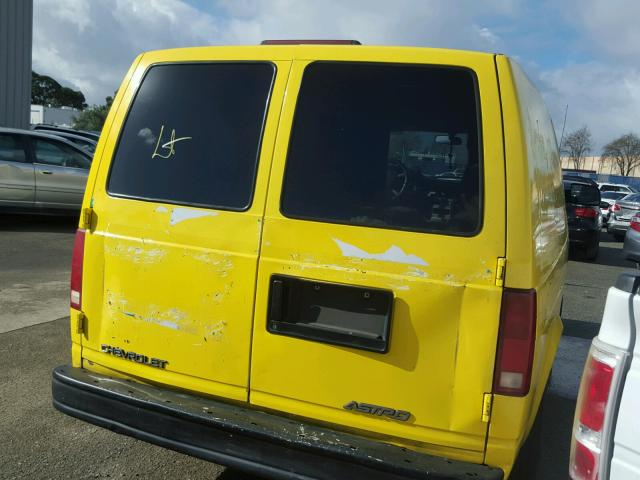 1GCDM19XX2B129799 - 2002 CHEVROLET ASTRO YELLOW photo 4