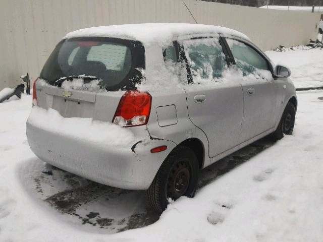 KL1TD66638B213970 - 2008 CHEVROLET AVEO BASE SILVER photo 4