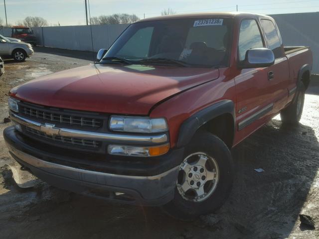 1GCEK19T2YE256481 - 2000 CHEVROLET SILVERADO RED photo 2