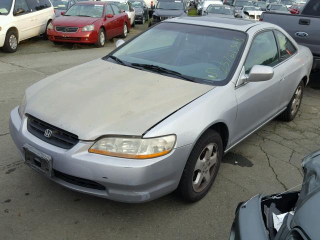 1HGCG2258YA036152 - 2000 HONDA ACCORD EX SILVER photo 2