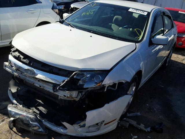 3FAHP0HG4CR342707 - 2012 FORD FUSION SE WHITE photo 2